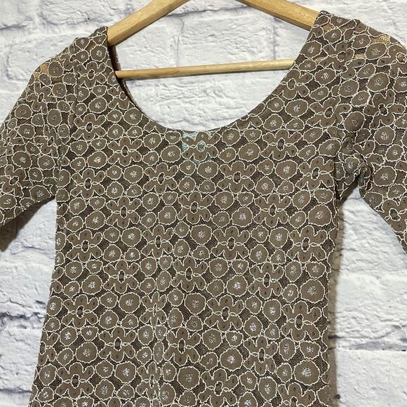 HAPPENING In The Present Half Sleeve Double Scoop Neck Size Medium. - Picture 7 of 8